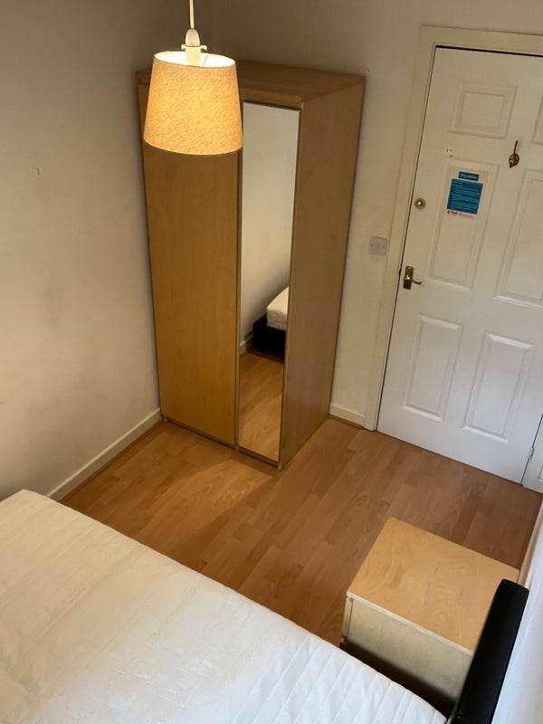 Room Windmill Road in Slough