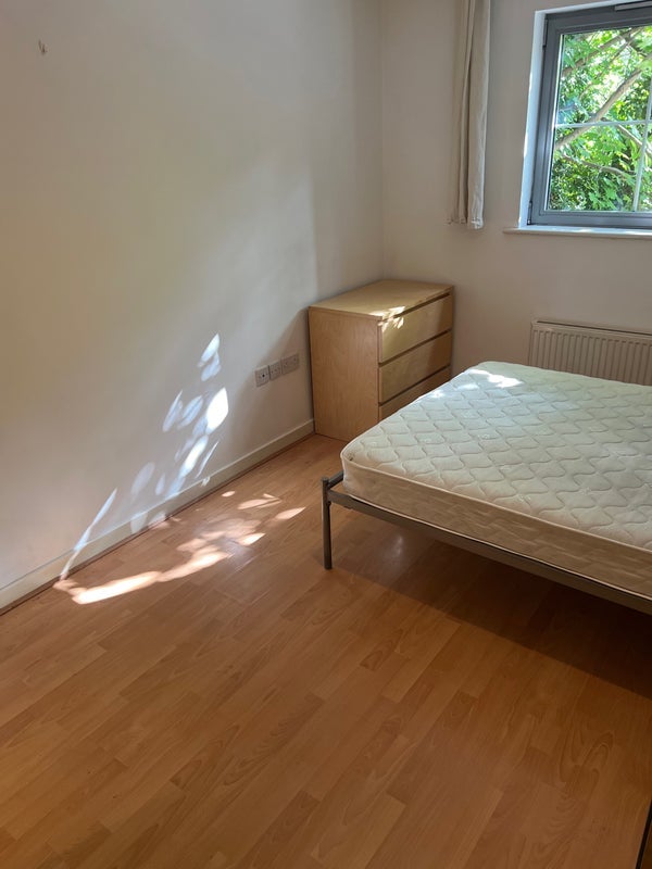 Room Windmill Road in Slough