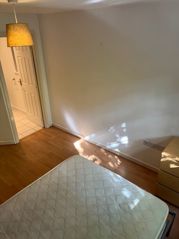 Room Windmill Road in Slough