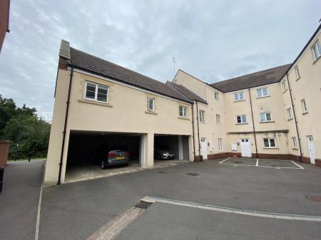 Flat Jagoda Court in Blunsdon St Andrew
