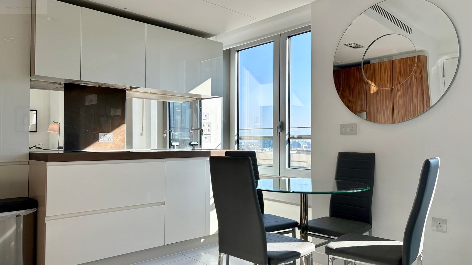 Flat Longford Street in Greater London