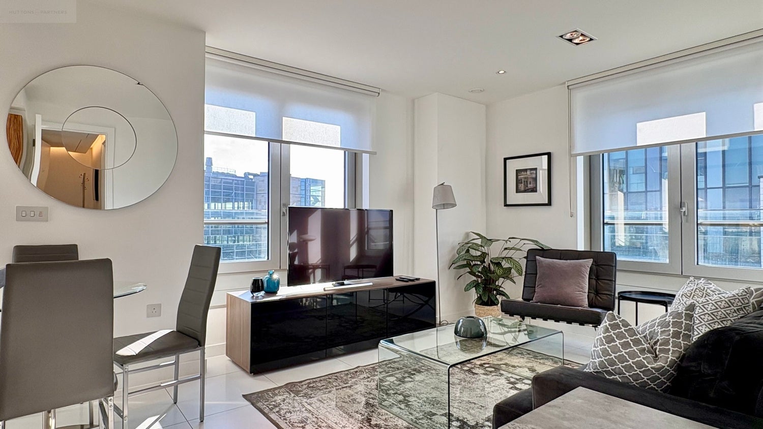 Flat Longford Street in Greater London