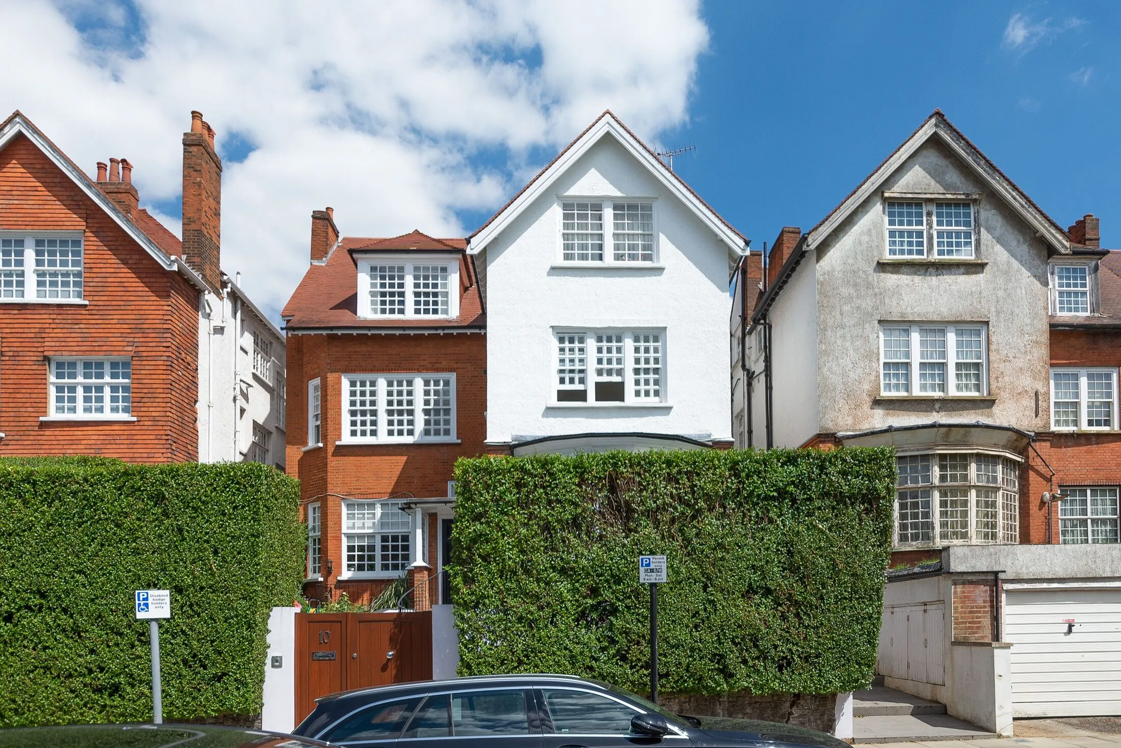Flat Bracknell Gardens in Greater London