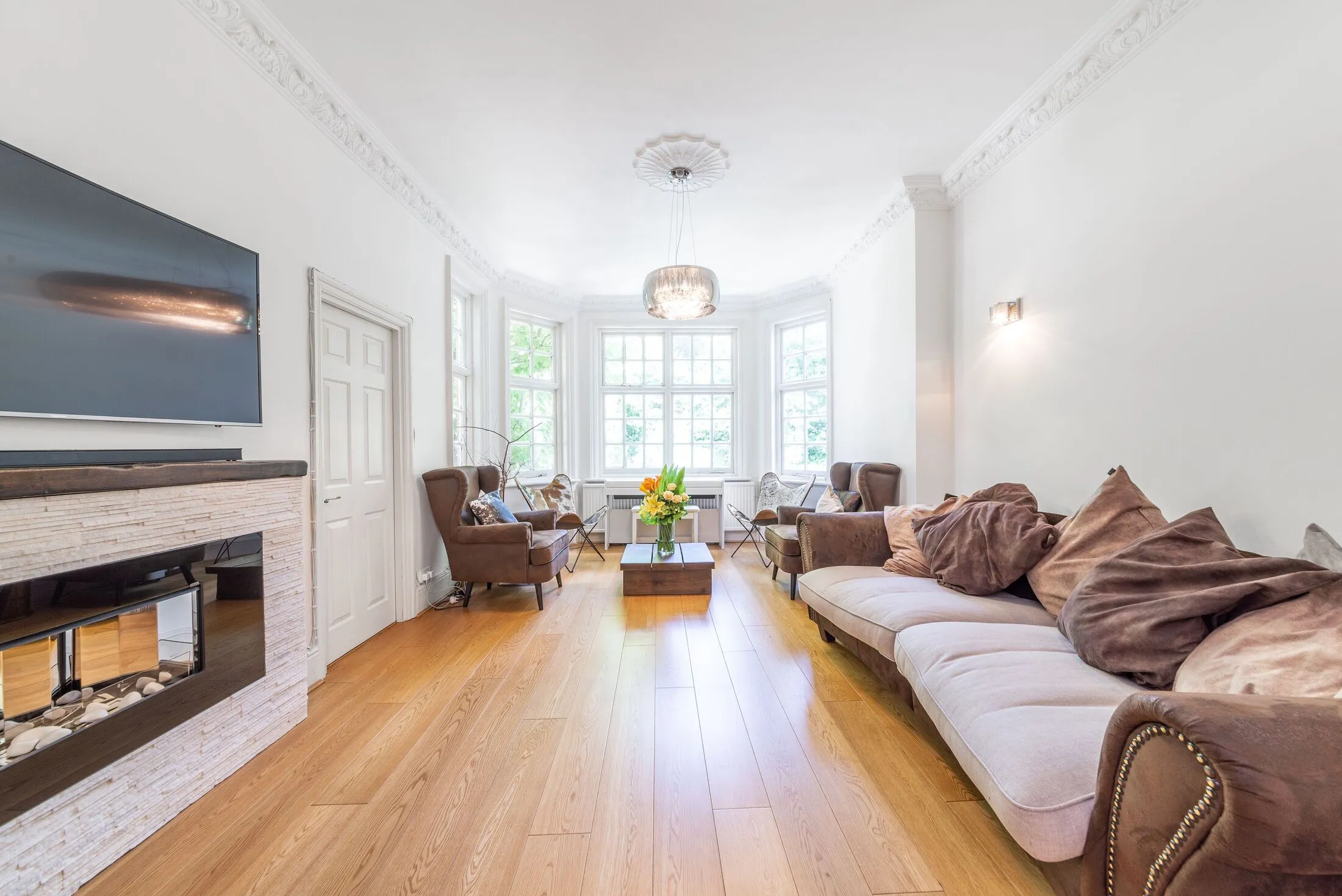 Flat Bracknell Gardens in Greater London
