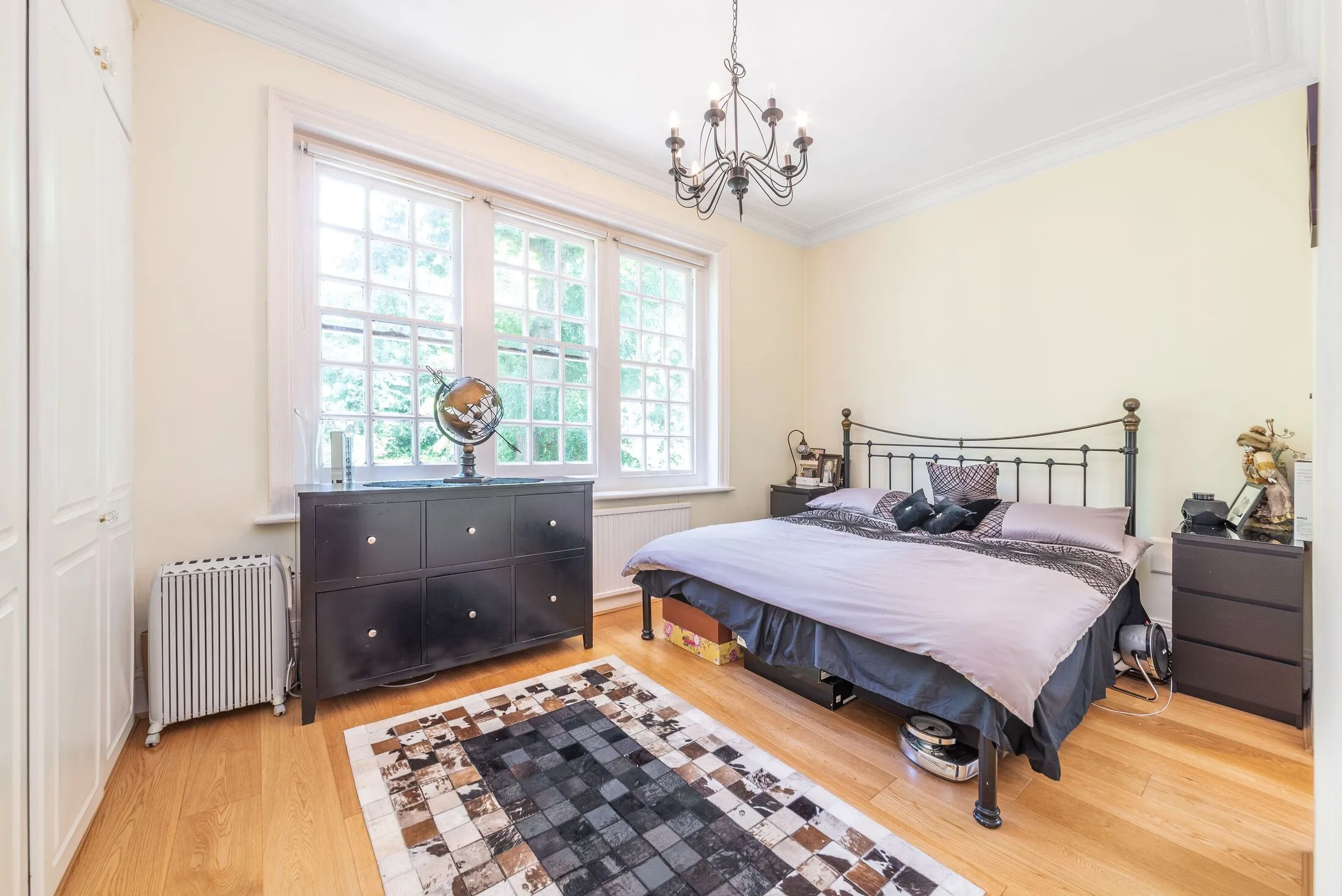 Flat Bracknell Gardens in Greater London