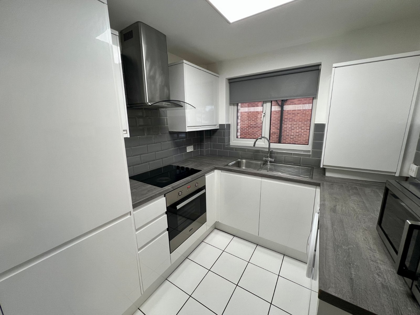 Flat Holt Close in Leeds