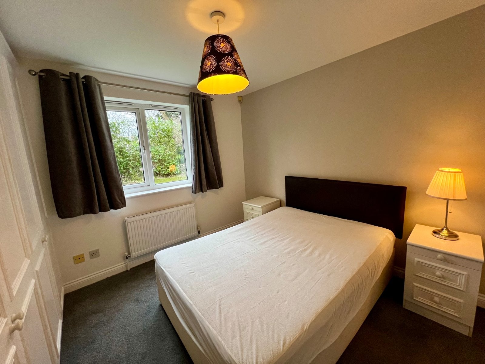 Flat Holt Close in Leeds