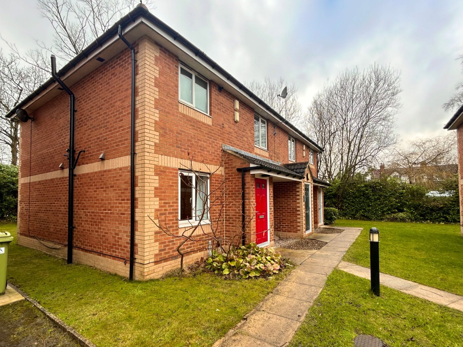 Flat Holt Close in Leeds