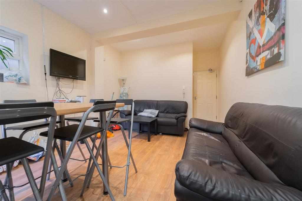 Flat Selly Hill Road in Birmingham