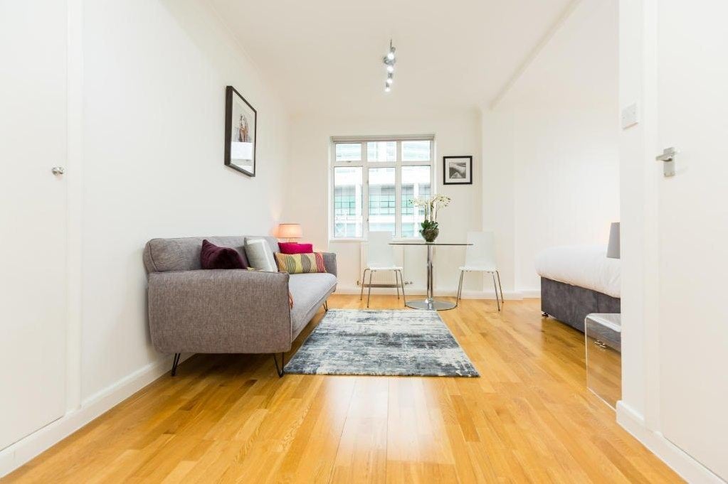 Flat Warren Street in Greater London