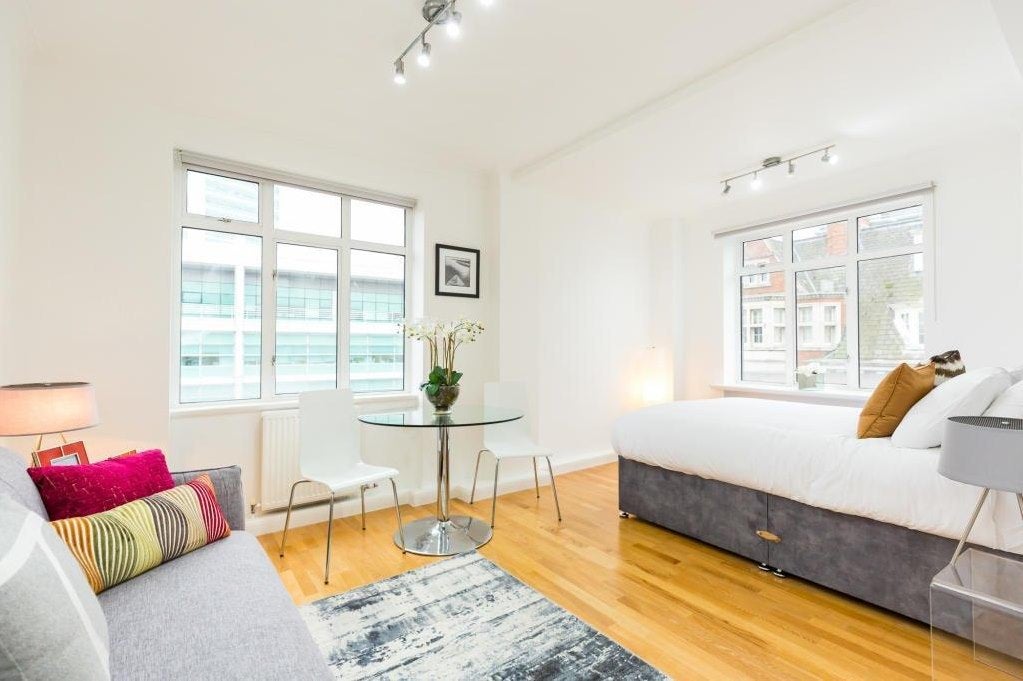 Flat Warren Street in Greater London