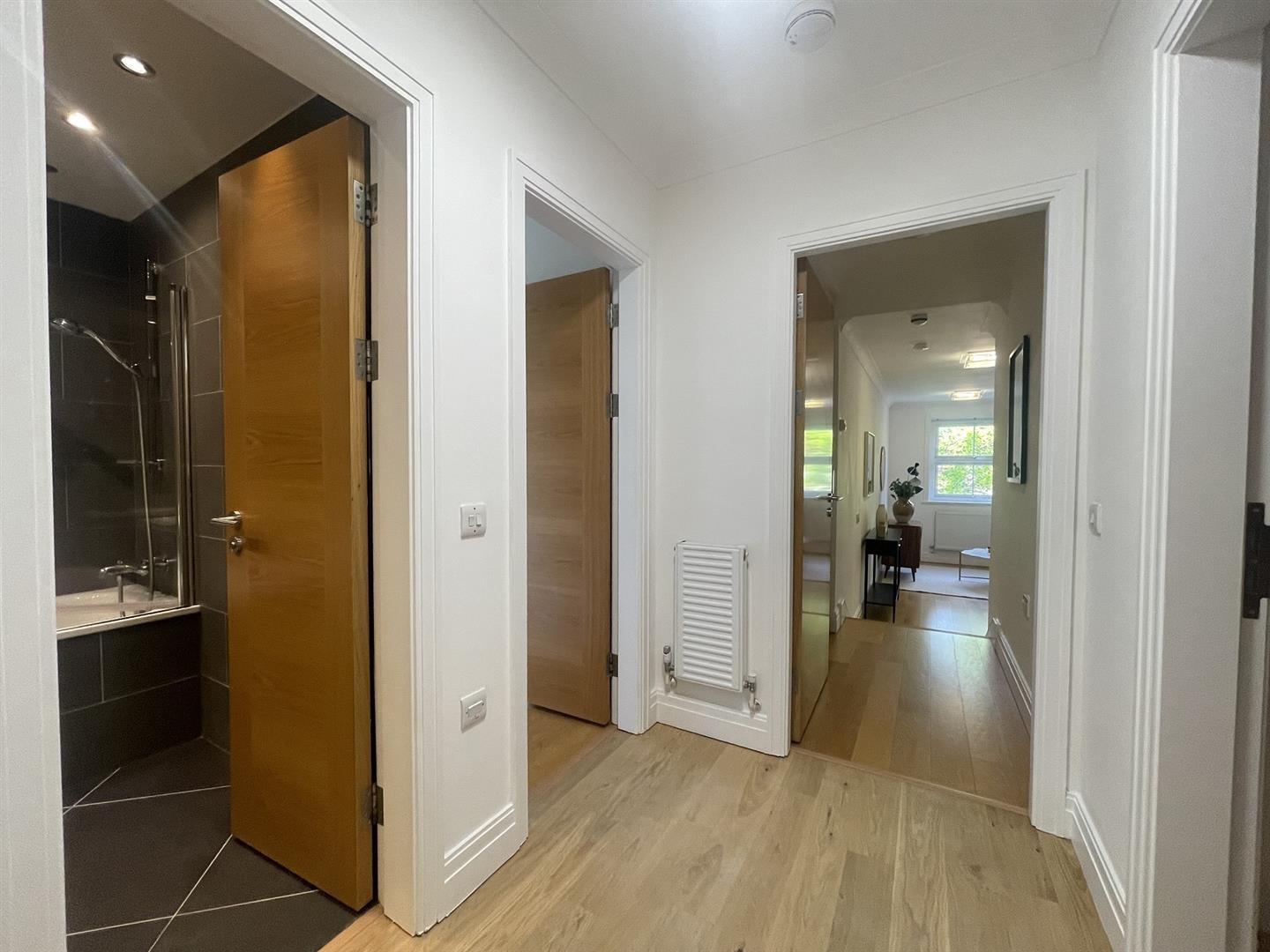 Flat Helena Road in Greater London