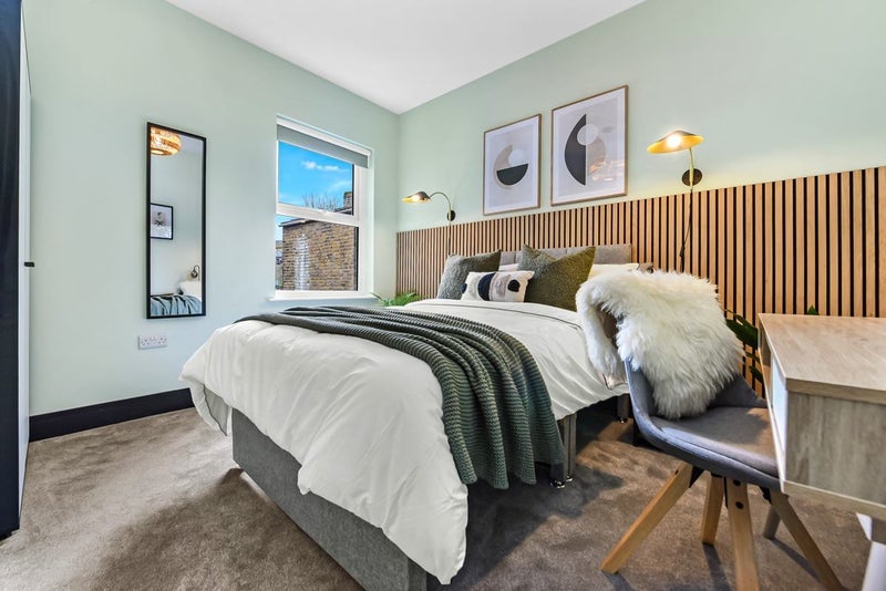 Room Carswell Road in Greater London