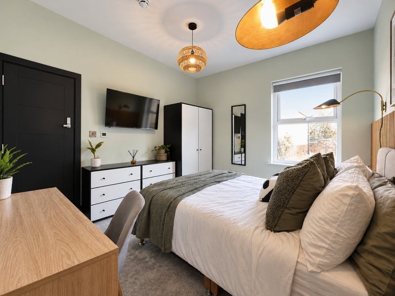 Room Carswell Road in Greater London