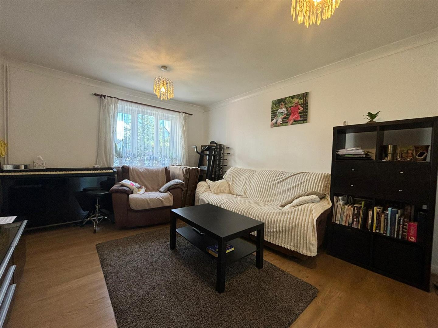 Flat Wren Drive in Greater London