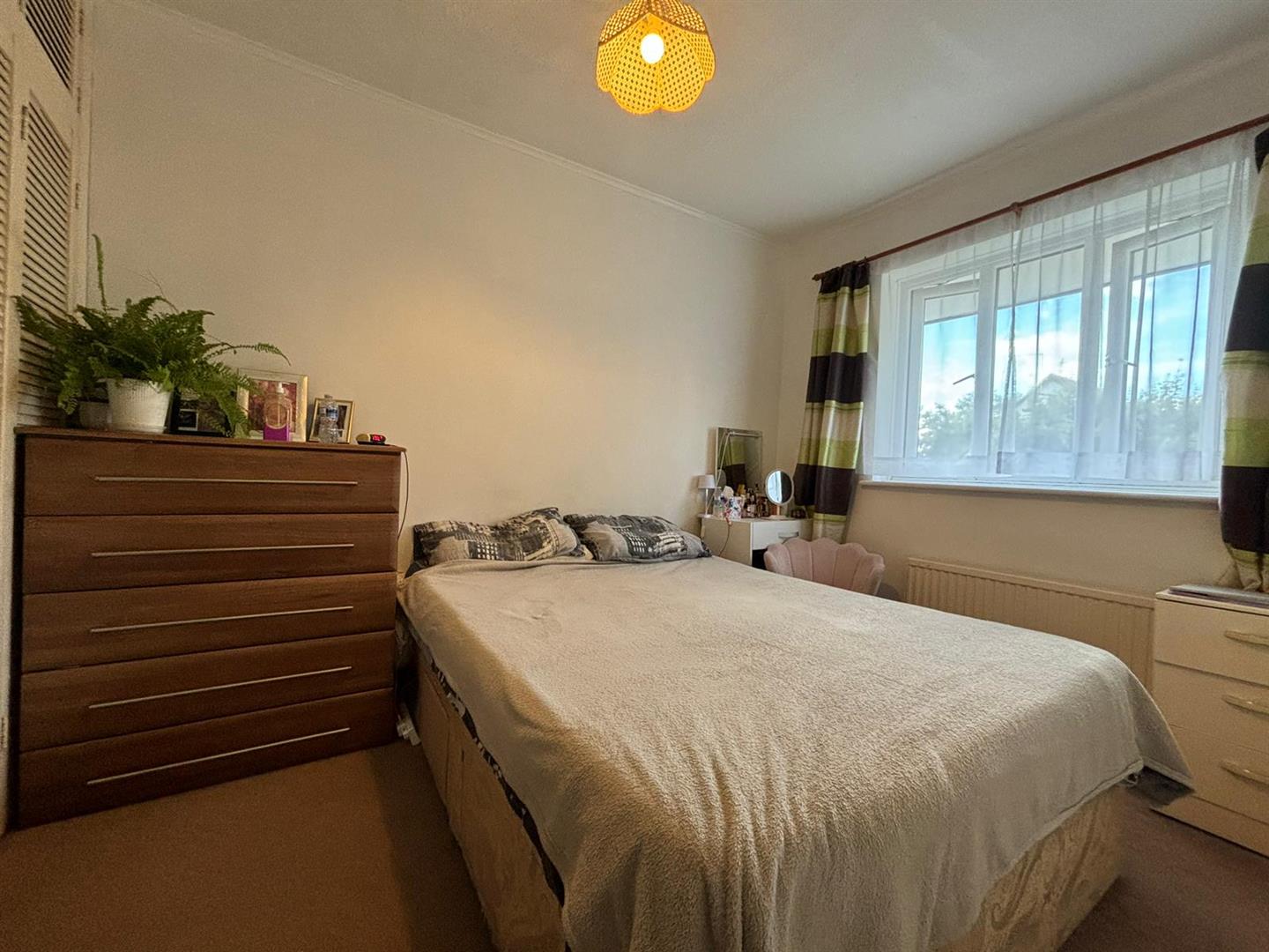Flat Wren Drive in Greater London