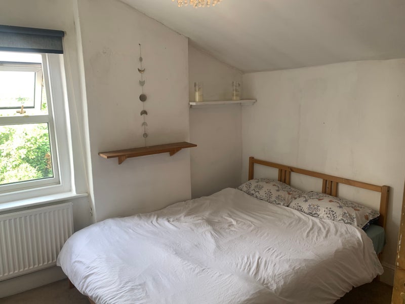 Room Gloucester Road in Bristol
