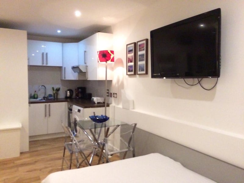 Flat Burslem Street in Greater London