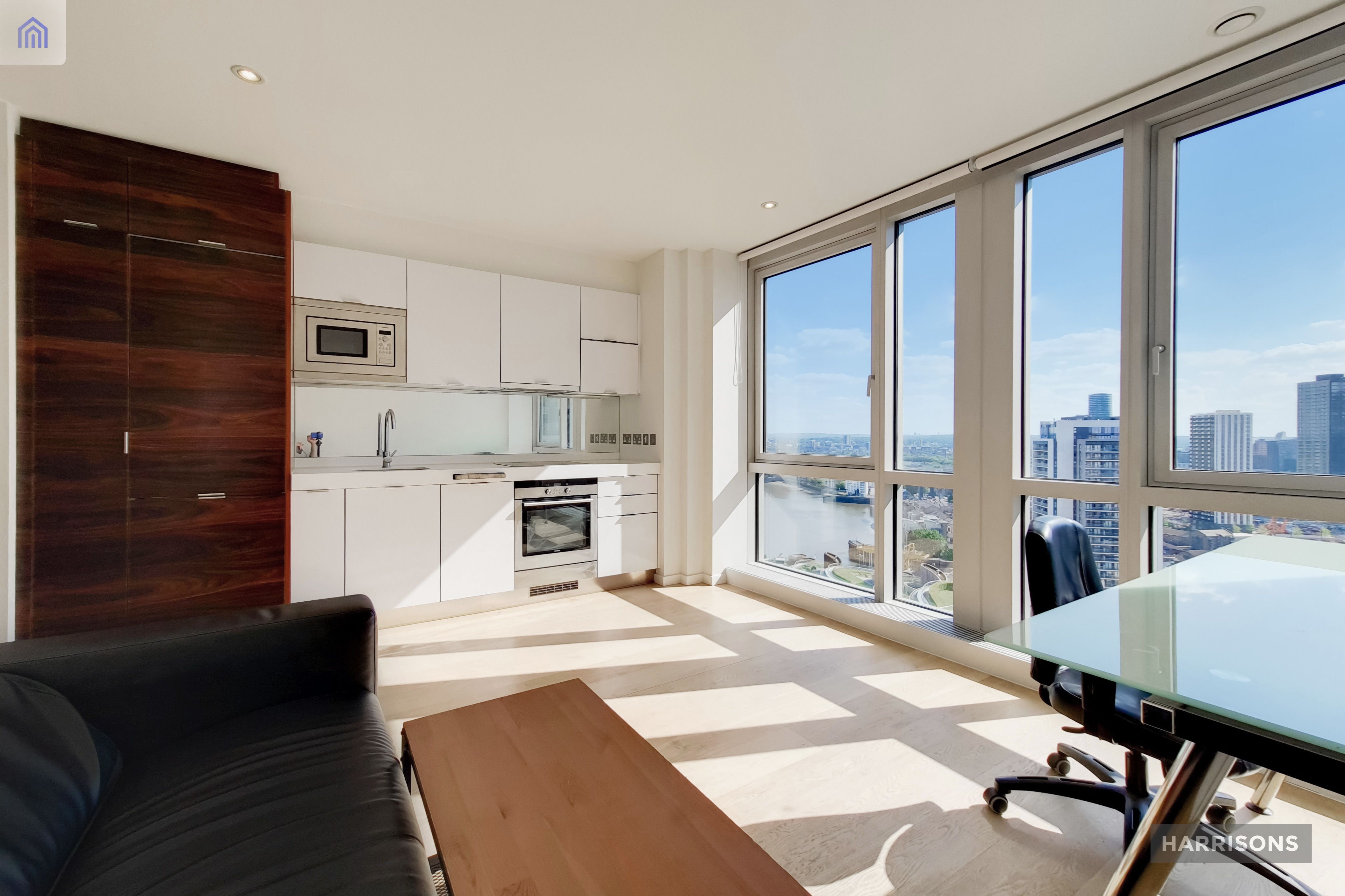 Flat Fairmont Avenue in Greater London