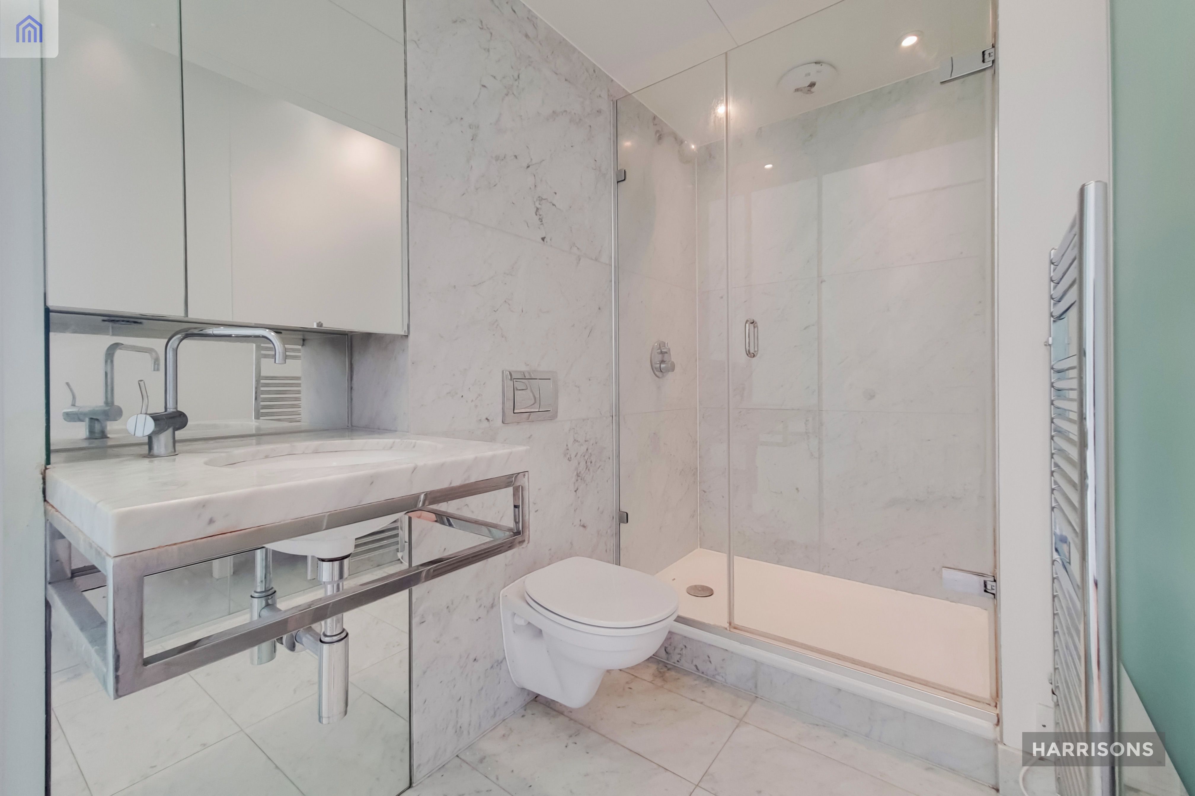 Flat Fairmont Avenue in Greater London