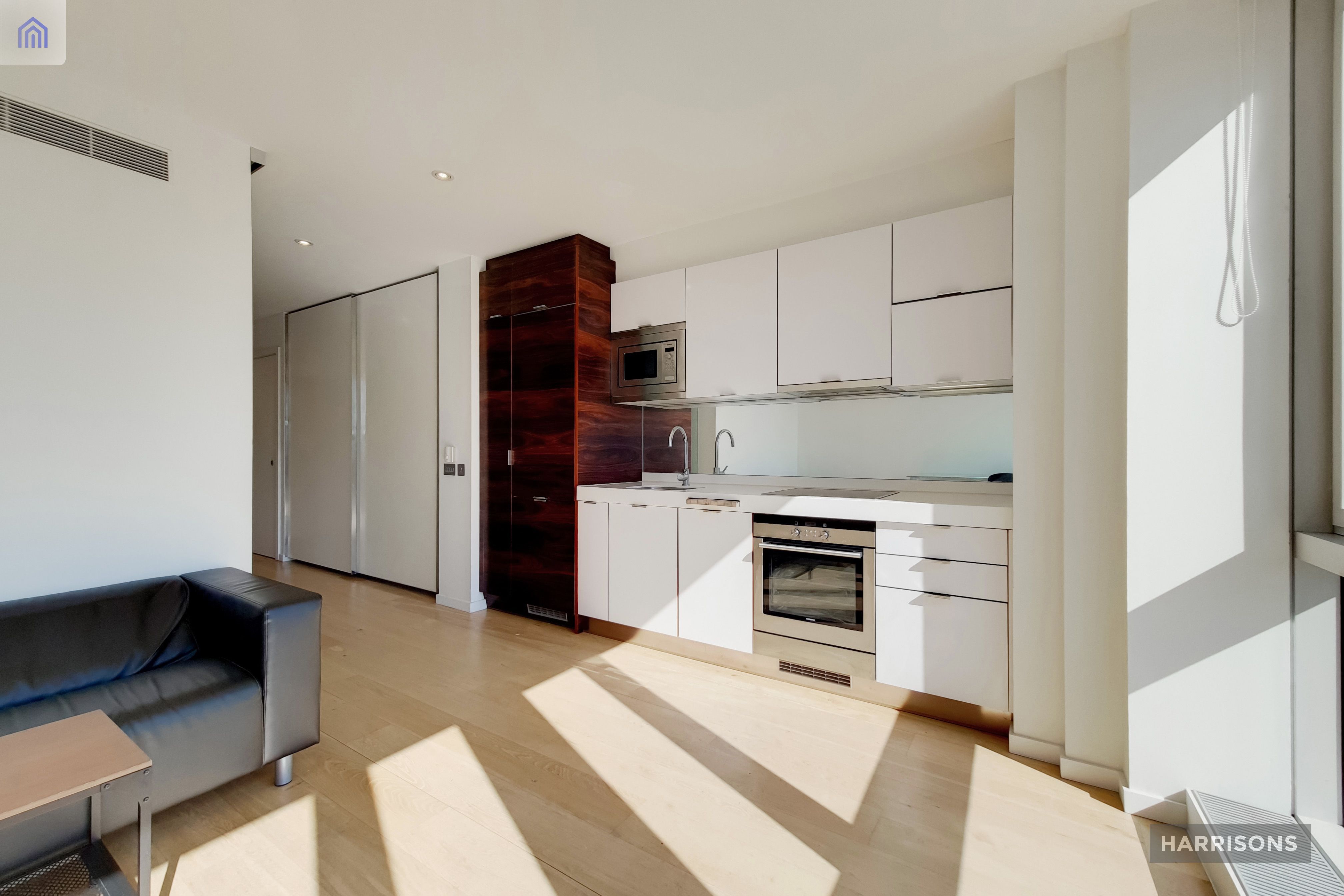 Flat Fairmont Avenue in Greater London