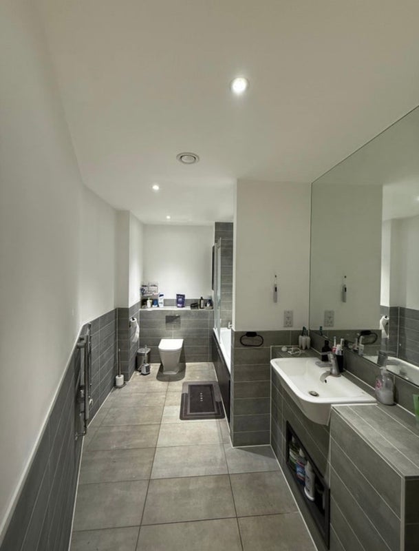 Flat Cording Street in Greater London