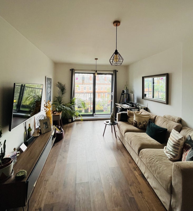 Flat Dunbridge Street in Greater London