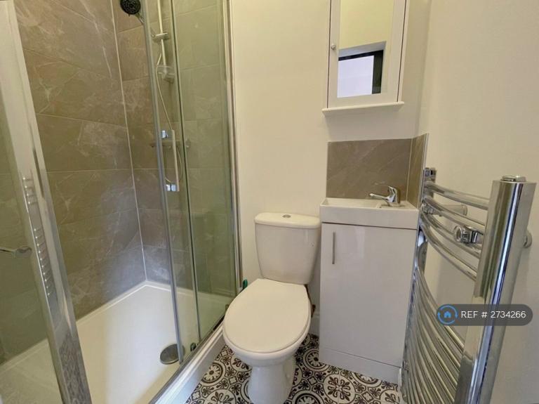 Room Grimsby Road in Cleethorpes