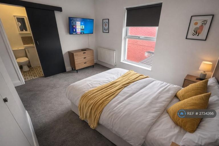 Room Grimsby Road in Cleethorpes