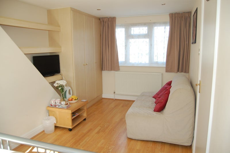 Room Chase Way in Greater London