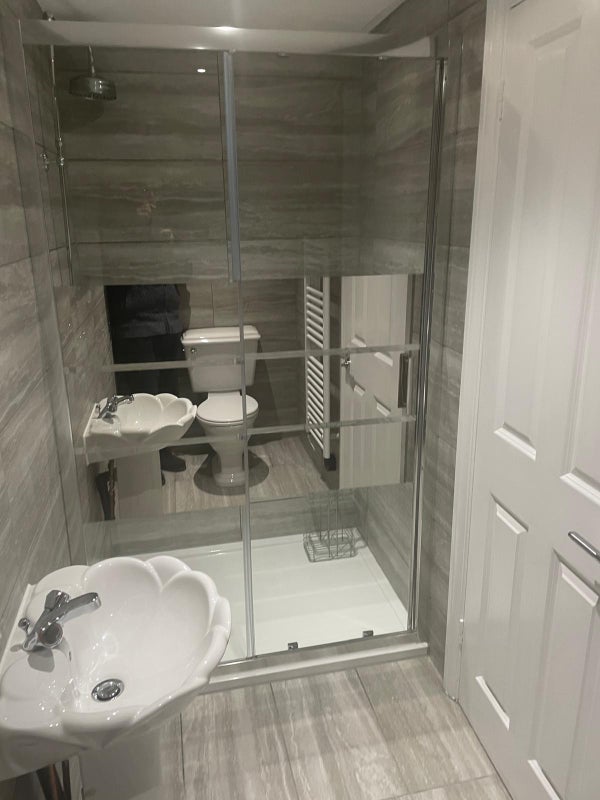 Room Chase Way in Greater London