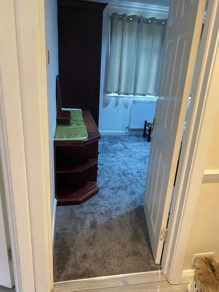 Room Edgeworth Avenue in Greater London