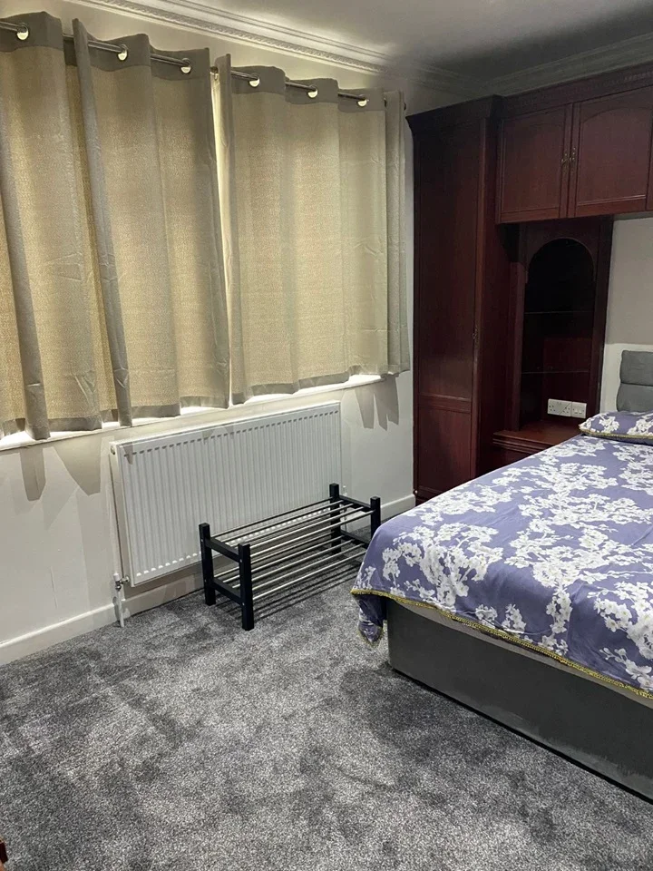 Room Edgeworth Avenue in Greater London