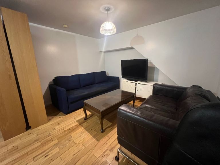 Flat Chelmsford Square in Greater London