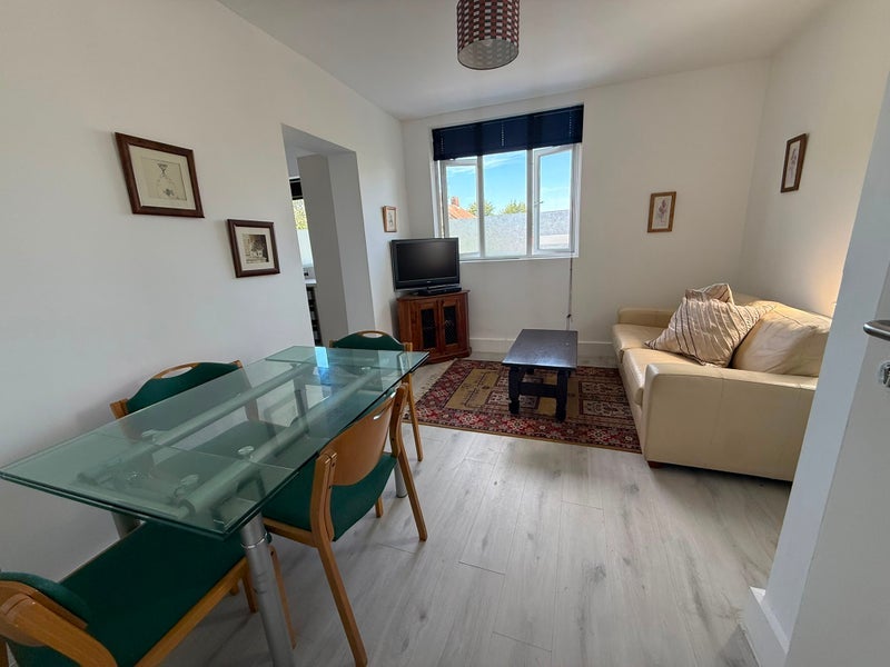 Room Wincrofts Drive in Greater London