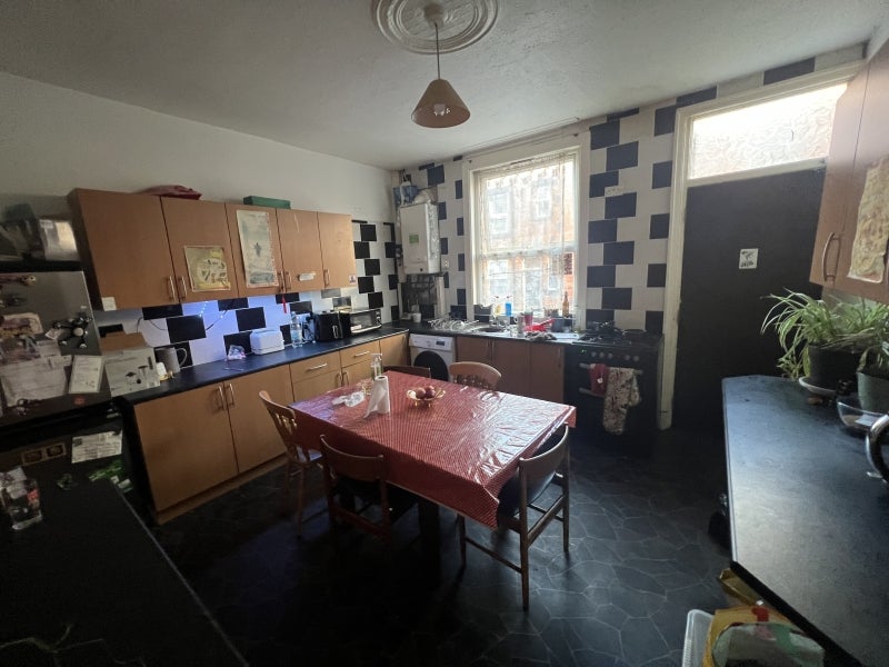House Burchett Grove in Leeds