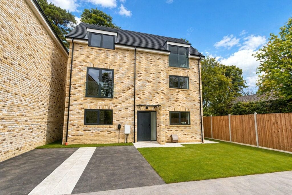 Flat Sorrel Close in Rushmoor