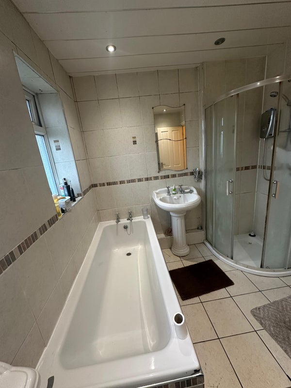 Room Southmead Avenue in Newcastle upon Tyne