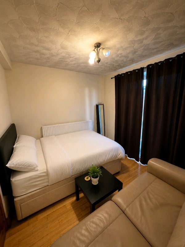 Room Southmead Avenue in Newcastle upon Tyne