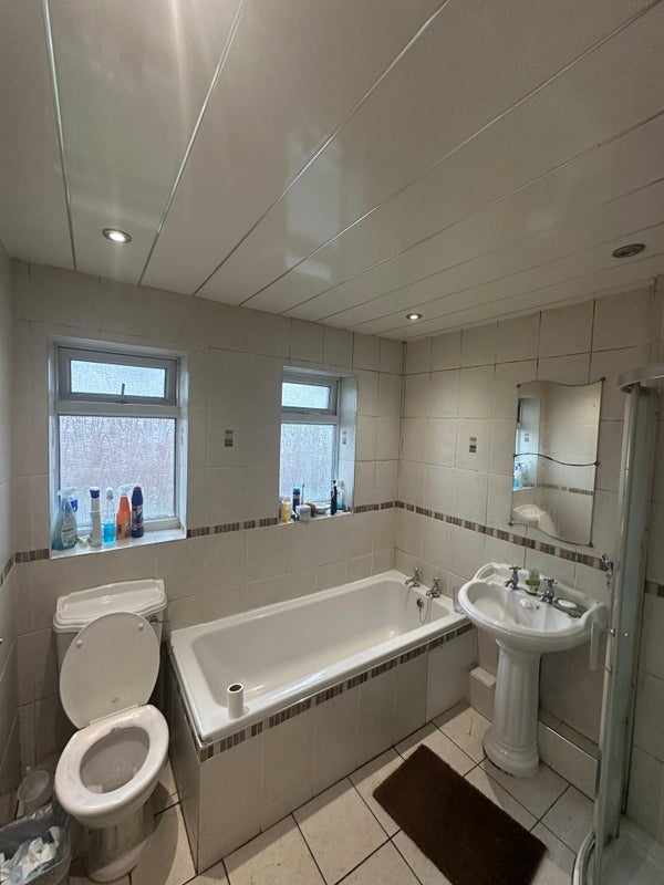 Room Southmead Avenue in Newcastle upon Tyne