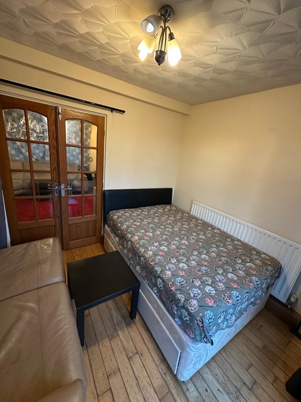 Room Southmead Avenue in Newcastle upon Tyne