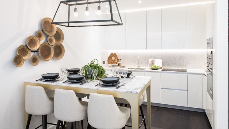 Flat Ponton Road in Greater London