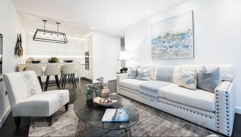 Flat Ponton Road in Greater London