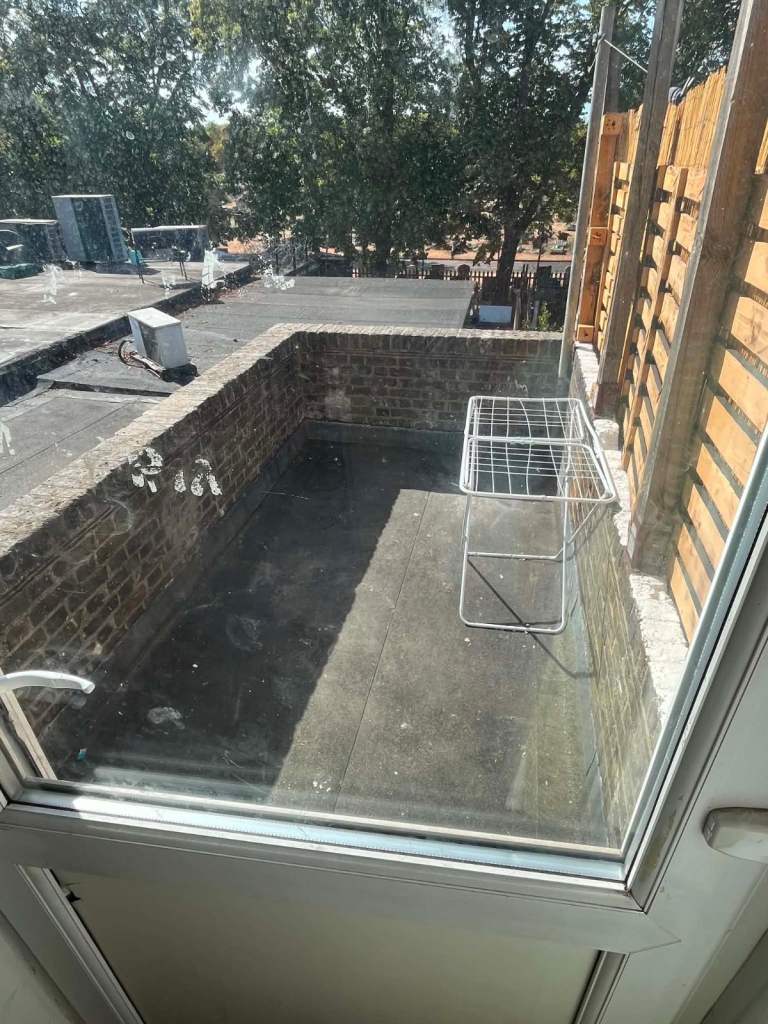 Room Lodge Avenue in Greater London