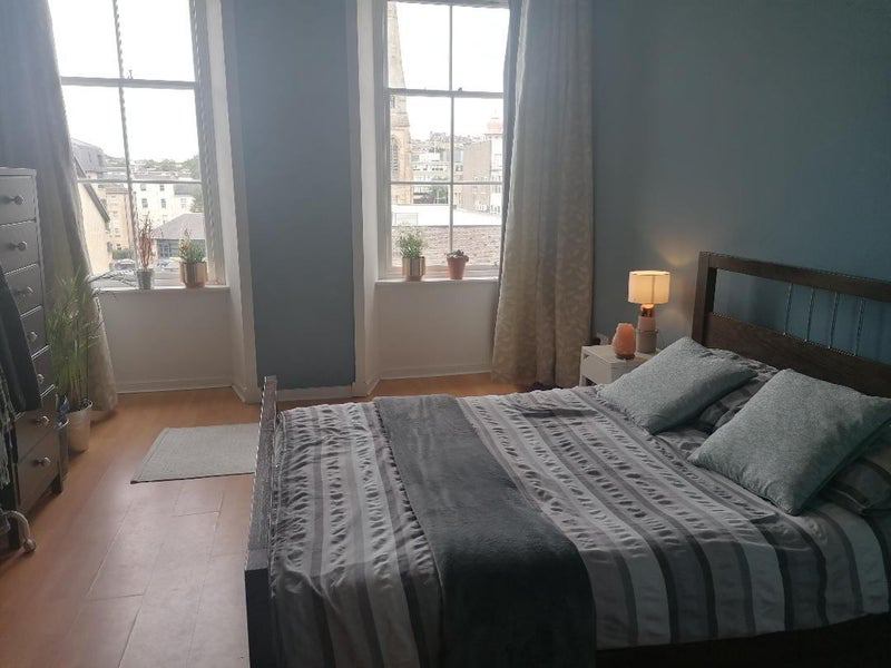 Room Kent Road in Glasgow