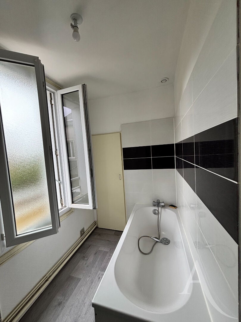 Flat Rue Rouget de Lisle in Châteauroux