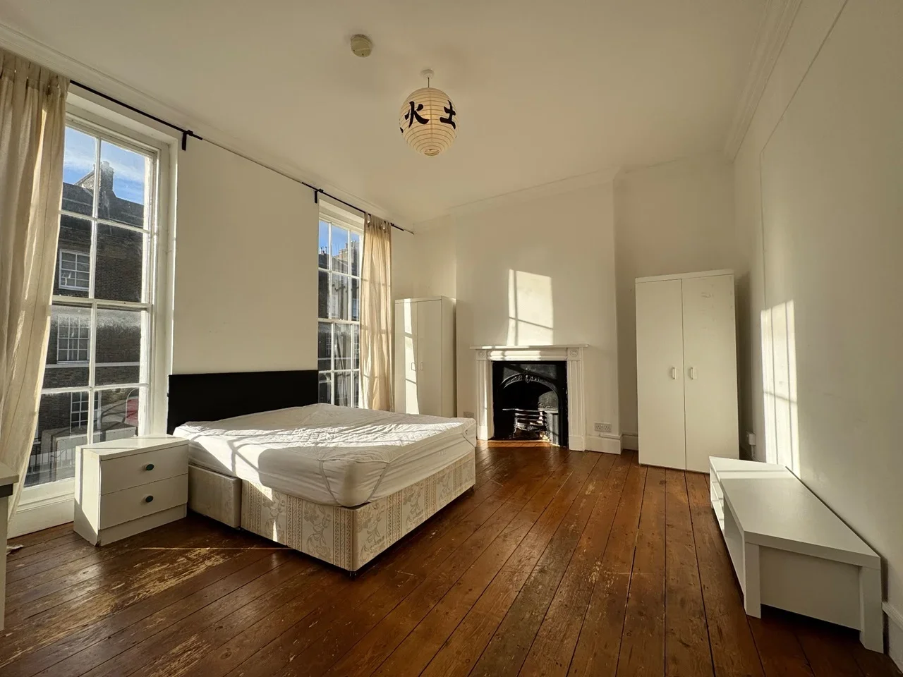 Room College Grove in Greater London