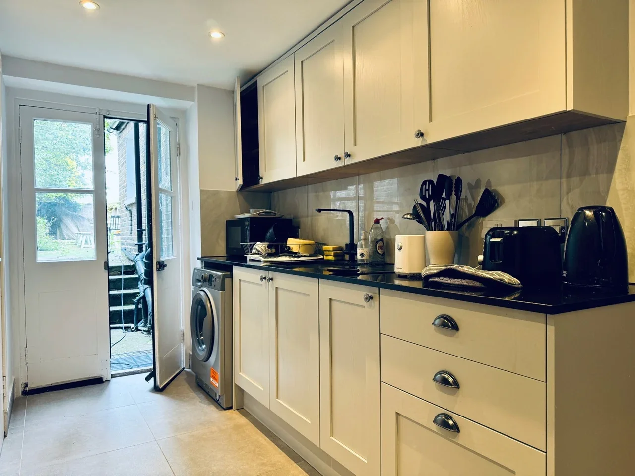 Room College Grove in Greater London
