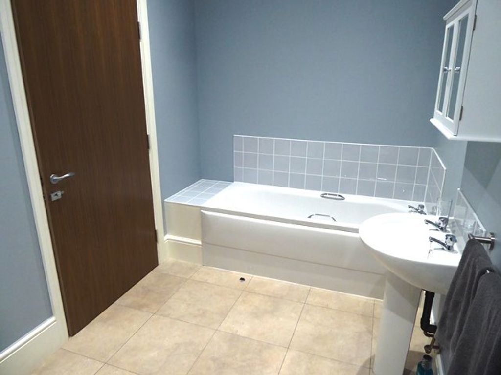 Flat Victoria Road in Barrow-in-Furness
