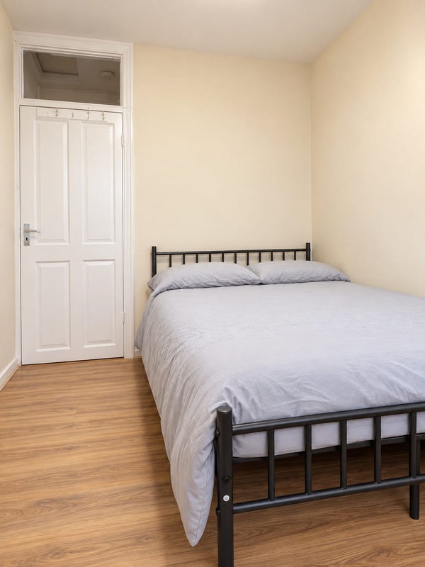 Room Stokes Road in Greater London